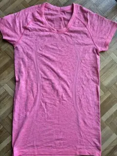 ルルレモン Tシャツ　サイズ8のサムネイル