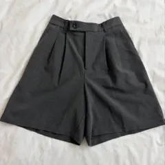 GU グレー　ダブルタックショートパンツ Sサイズ