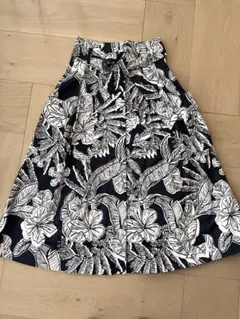 ＊超美品＊ ZARA ボタニカル花柄スカート (XS)