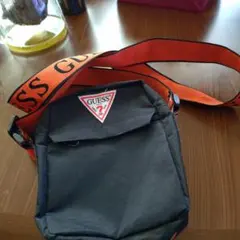 GUESS ブラック ショルダーバッグ