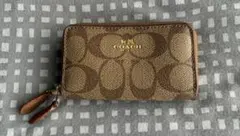 COACH シグネチャー柄ダブルジップコインケース ライトブラウン