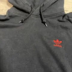 adidas ブラック フード付きパーカー