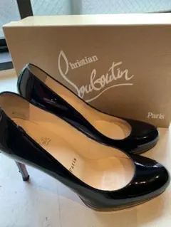 【美品】Christian Louboutin エナメルパンプス ブラック　37のサムネイル