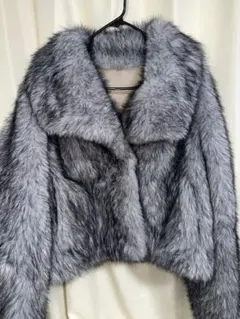 Mサイズ　グレー クロップドファーコート