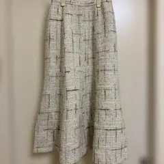 ホワイト系ツイードフレアロングスカート