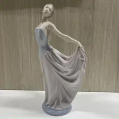 リヤドロ　踊る少女のサムネイル