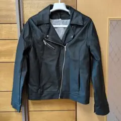 黒いレザージャケット シングルライダース