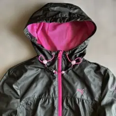 PUMA フード付きウィンドブレーカー ブラック/ピンク
