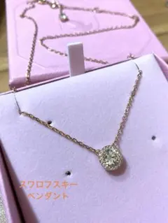 スワロフスキー　ロースゴールド ネックレス ストーン付き
