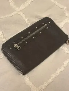【LOUIS VUITTON】スタッズ付き長財布【正規品】のサムネイル
