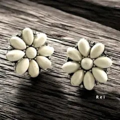 ハワイアン　ターコイズ　ピアス　ホワイト　ヴィンテージ　フラワー　白　トルコ石