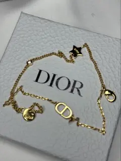 Dior ディオールゴールドブレスレット 星型チャーム付き