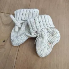 ニットベビー靴下 クリーム色 リボン付き