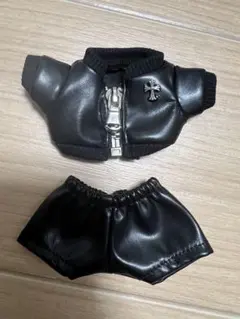 レザージャケットとショートパンツセット