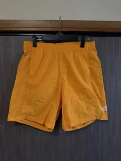THE NORTH FACE ショートパンツ オレンジのサムネイル