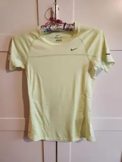 NIKE　トレーニングTシャツ　レディース