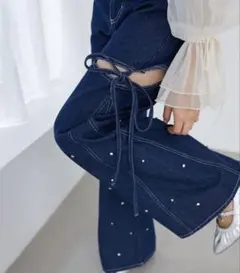 MAJESTIC LEGON サイドスリットビジューデニムパンツのサムネイル