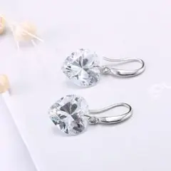残り1【匿名配送✨新品】フックピアス　ハート　シルバー　ゆれる　ジルコニア