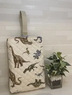 上履き袋　シューズケース　恐竜プリント キルト生地　ハンドメイド