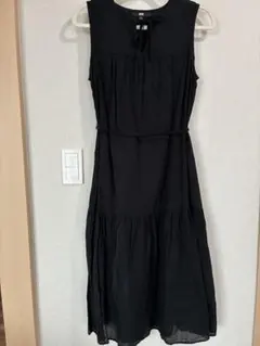 美品　黒のノースリーブワンピース　UNIQLO