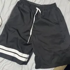 黒 ストライプ ショートパンツ