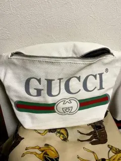 GUCCI ホワイト ロゴ ボディバッグ