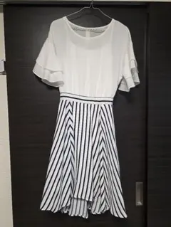 【美品】CECIL McBEE ホワイトストライプ ワンピース　着痩せ！