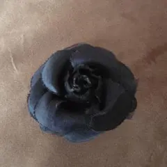 黒いサテン花形ブローチ
