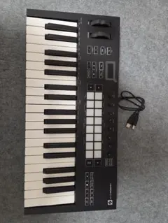 FLKEYS 37 MIDIキーボード、純正ケーブル、 箱付き - メルカリ