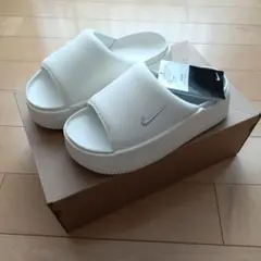 azu様 NIKE カーム エレベーション サンダル ホワイト - メルカリ