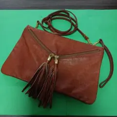 ブラウン　レザーショルダーバッグ　 フリンジ付き　イタリア製　本革