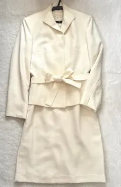 レディーススーツ