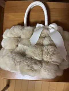 ベージュ うさぎ✨のファー ハンドバッグ ✨リボン付き❤️✨美品✨