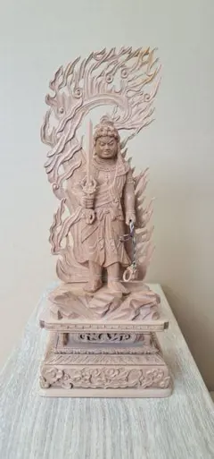 【新品・未使用】 弘法大師　紅檀　上彫　総高さ約19.5cm　箱台付　空海 30%オフ・新品】 弘法大師 紅檀 上彫 総高さ約19.5cm 箱台付 空海