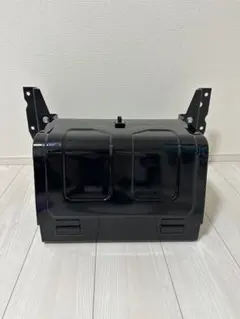 いすゞエルフ純正工具箱のサムネイル