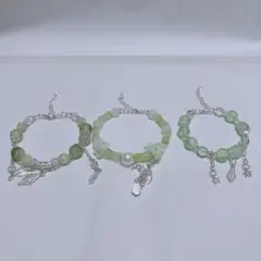 【12:新品未使用】緑系ガラスビーズとシルバーのチャームブレスレット！３点セット