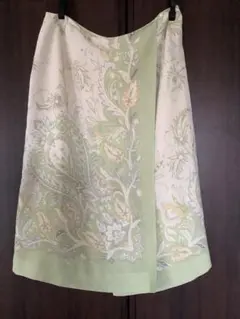 ペイズリー柄風 草花柄 ひざ丈スカート
