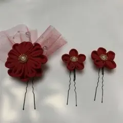 ハンドメイド作品　赤い花モチーフ ヘアアクセサリー 3点セット