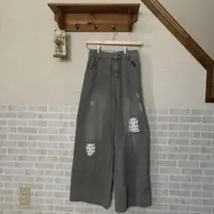 SALE 花柄の刺繍デニムパンツ　グレーのサムネイル