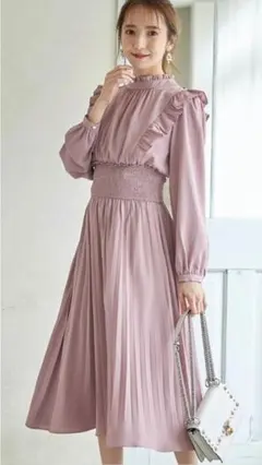 後ろリボン付きフリル装飾ウエストシャーリング切替プリーツワンピース