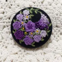 70.刺繍ブローチ　ハンドメイド