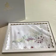 【新品未使用】WAKO 刺繍入りレースハンカチ 箱付き