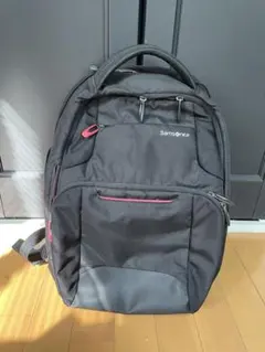 Samsonite ブラックリュック 赤いアクセント