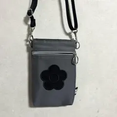 MARY QUANT スマホショルダーバッグ グレー