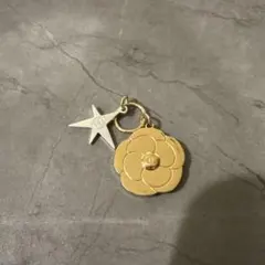 CHANEL シャネル　チャーム　カメリア　ノベルティ　ホリデー 2025