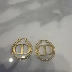 Dior CDロゴ フープピアス ゴールドカラー - メルカリ