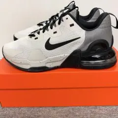 新品NIKEナイキエアマックス ランニングシューズ トレーニングシューズ25.5