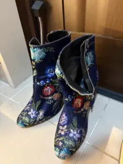 花柄刺繍 アンクルブーツ スペイン製のサムネイル