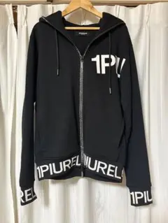 1PIU1UGUALE3 ビックロゴ ラインストーン パーカー Msize