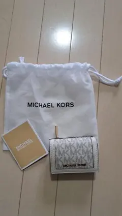 新品 マイケルコース MICHEAL KORS 三つ折り　財布 ホワイト